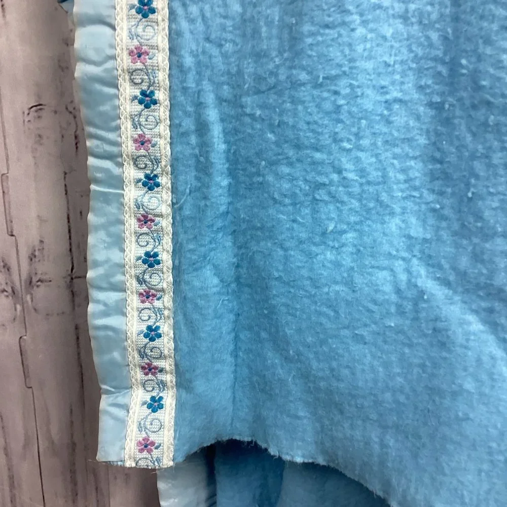 Sears Fiberwoven Blanket Blue w/ Embroidered Satin Trim 64